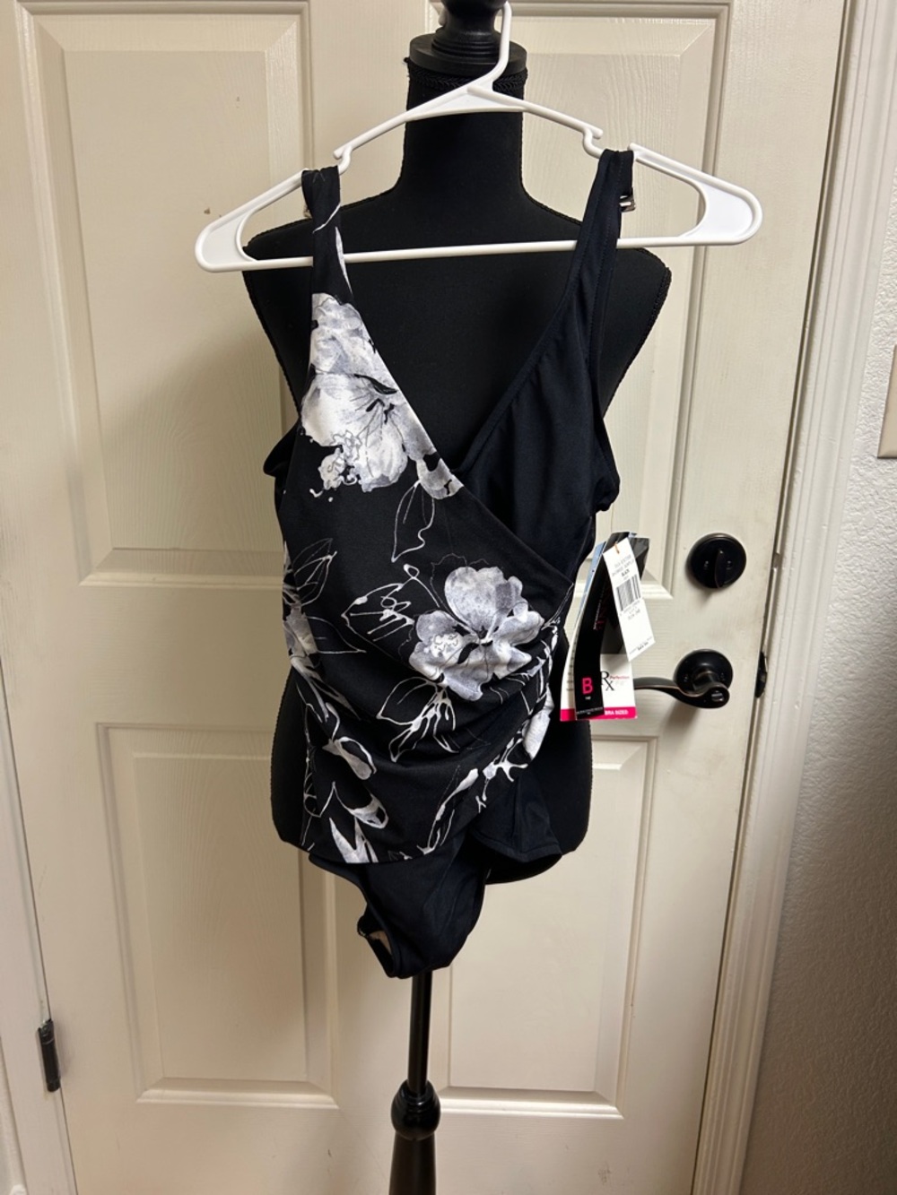 Roxanne Women’s Swimsuit One Piece Size 12 Black & White, 34B Cup, NWT